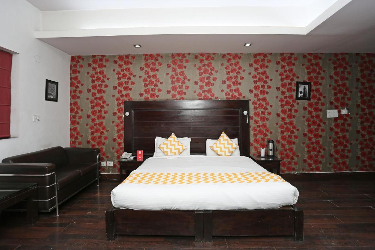 Hotel Chalet New Delhi Exterior photo