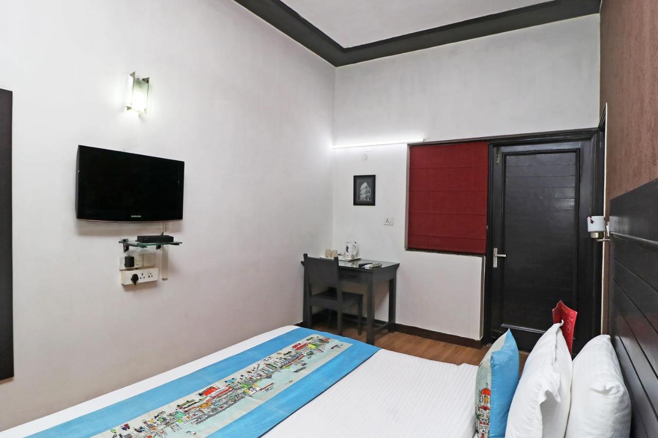 Hotel Chalet New Delhi Exterior photo