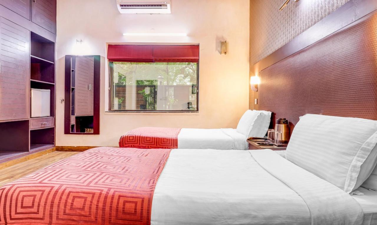 Hotel Chalet New Delhi Exterior photo