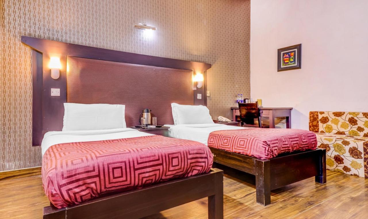 Hotel Chalet New Delhi Exterior photo